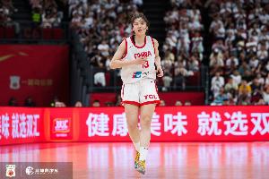 女花荣翟若云全场三分7中4 射下12分4板3助2断&amp;正负值+27