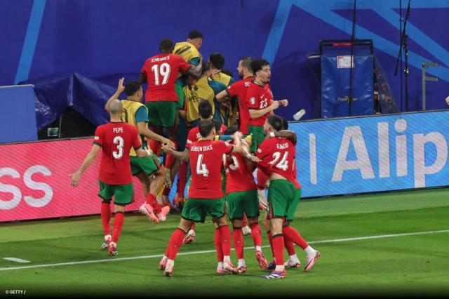 B席B费破欧洲杯球荒 佩佩比赛最佳 主帅夸他伟大